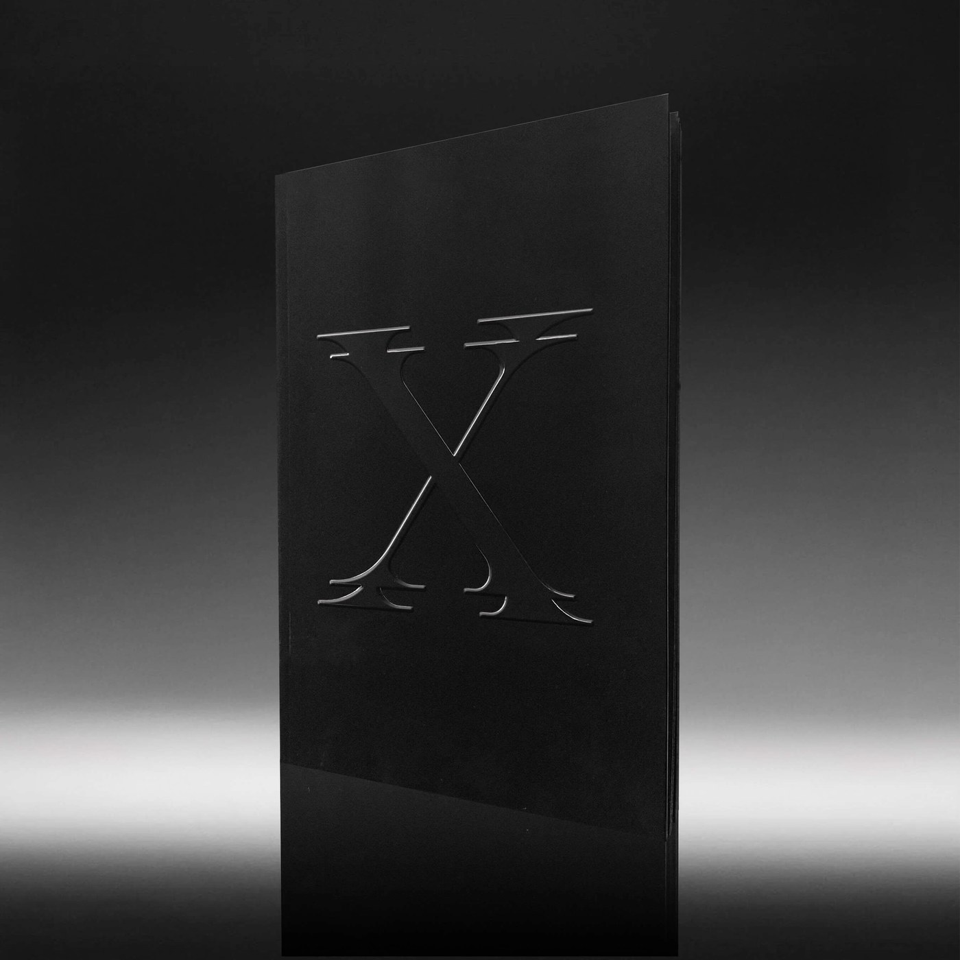 display serif typeface design vertical presentation mock up