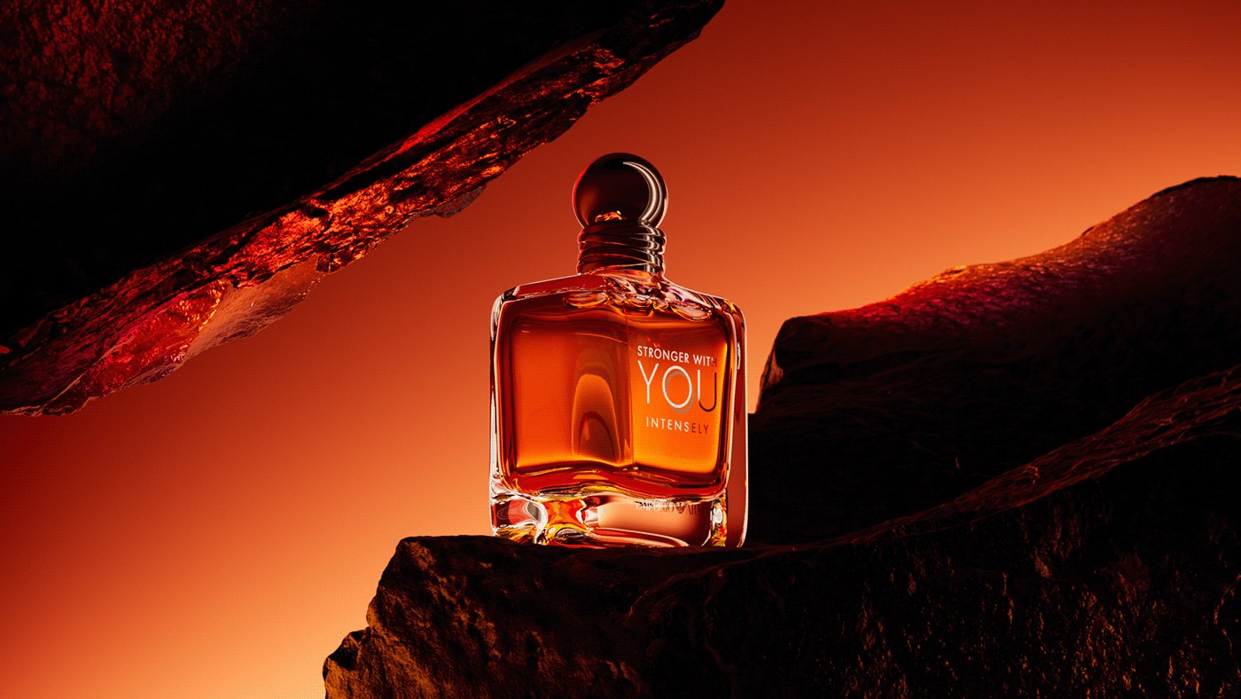 Perfume CGI macro frame with water choreography around the glass bottle